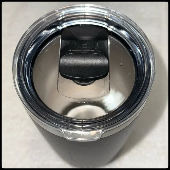 🔥🧊YETI Black Stainless Steel 20oz Tumbler with Lid. One Owner. A- condition. 👌🏼 - Picture 9 of 16